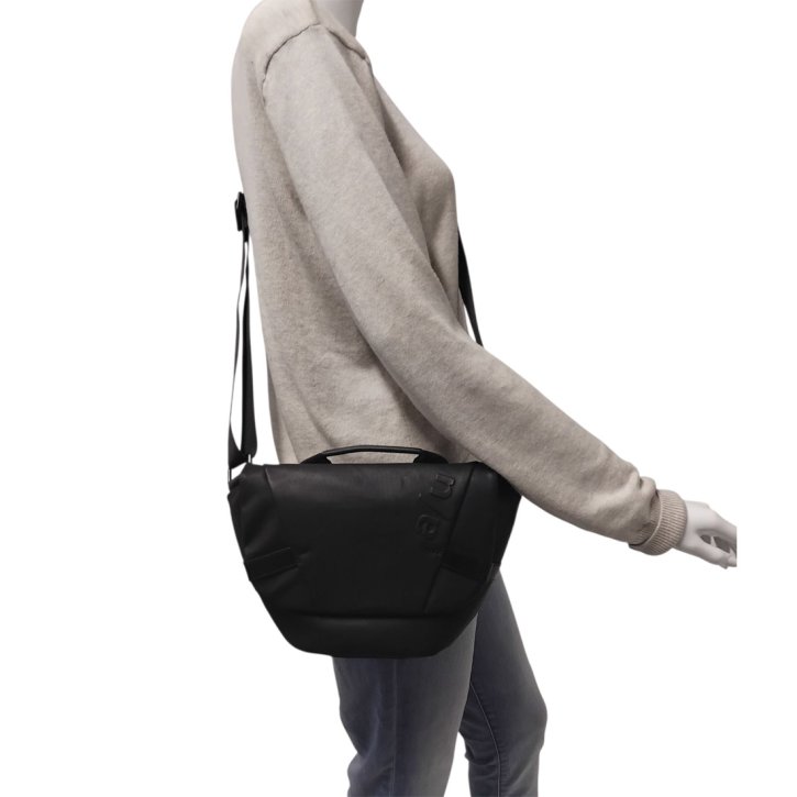 Aunts & Uncles KAZO Messenger Bag S black